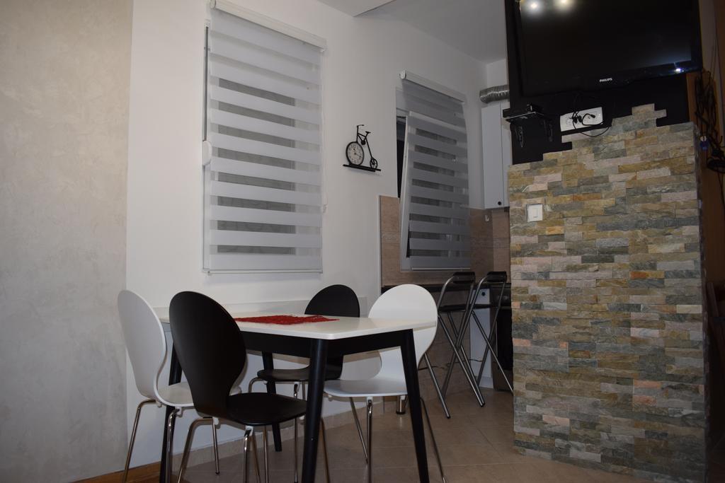 Apartment Fini Tivat Bagian luar foto