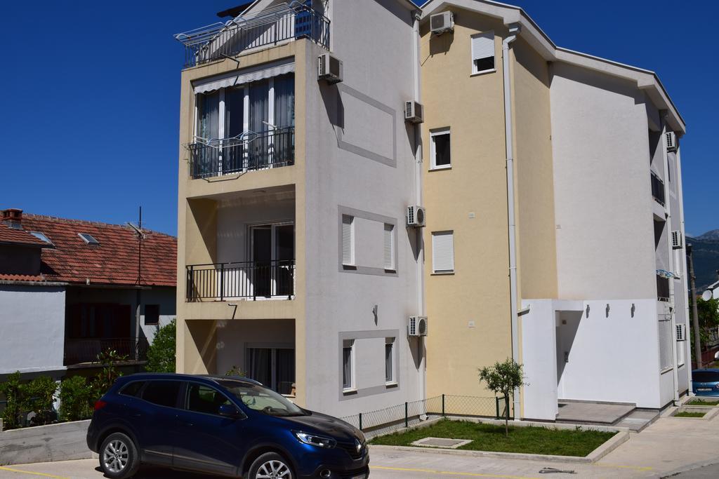 Apartment Fini Tivat Bagian luar foto