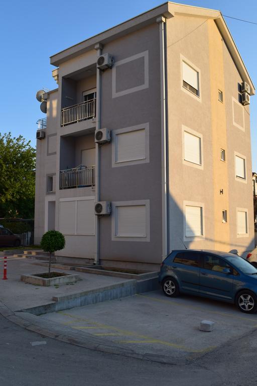 Apartment Fini Tivat Bagian luar foto